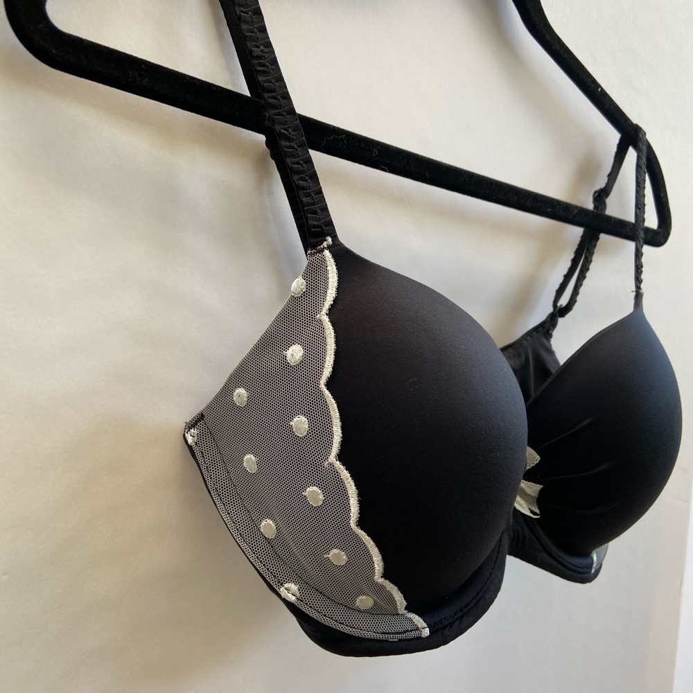 Victoria’s Secret Fabulous bra 32DD